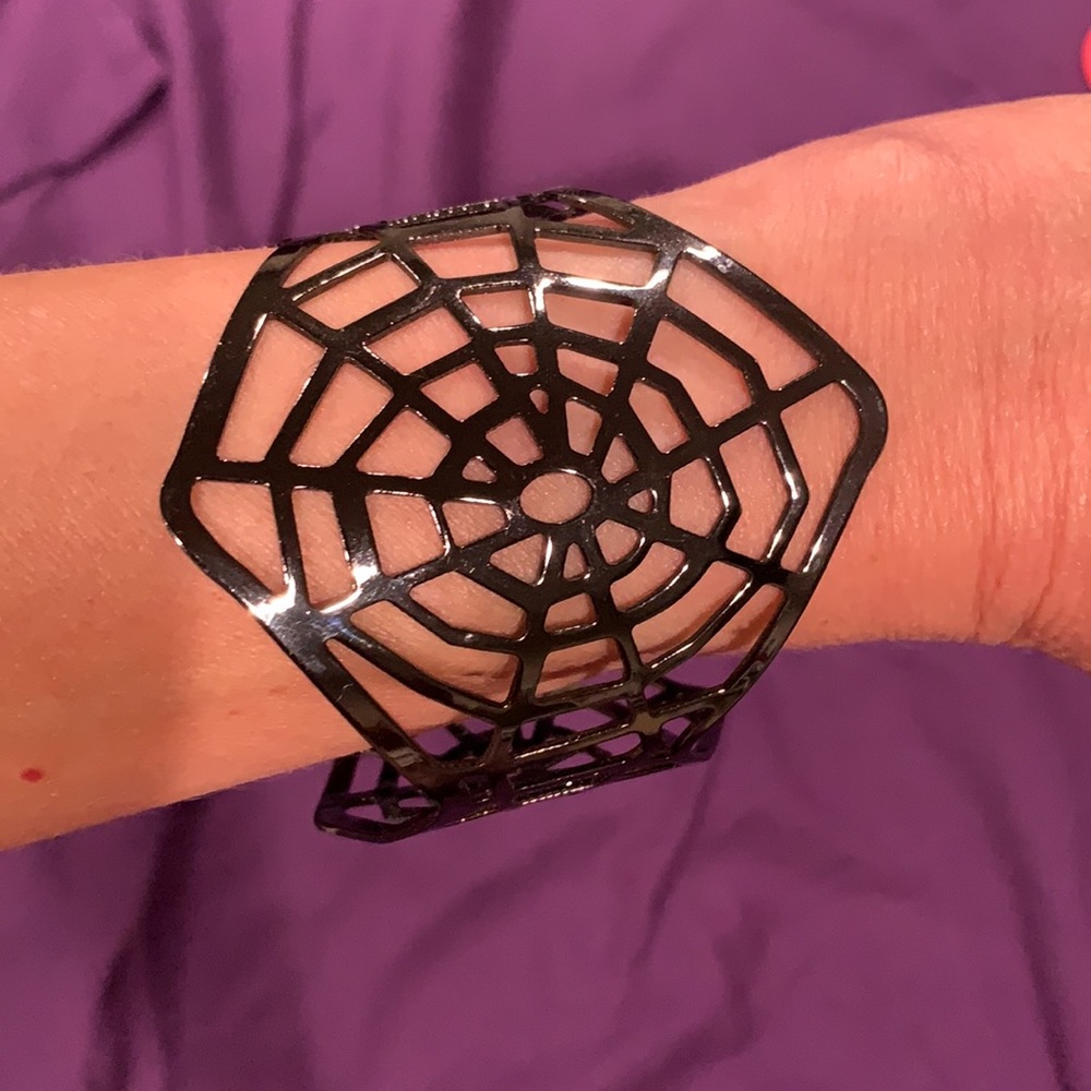 Spiderweb bracelet - Picture 2 of 2